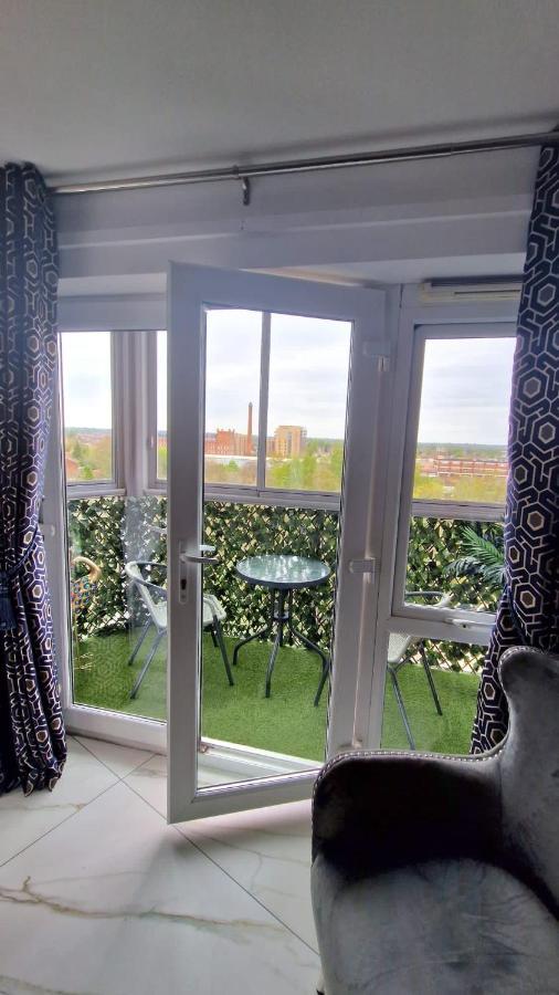 Two Bed Apartment With Balcony Slough,Windsor,Legoland Экстерьер фото
