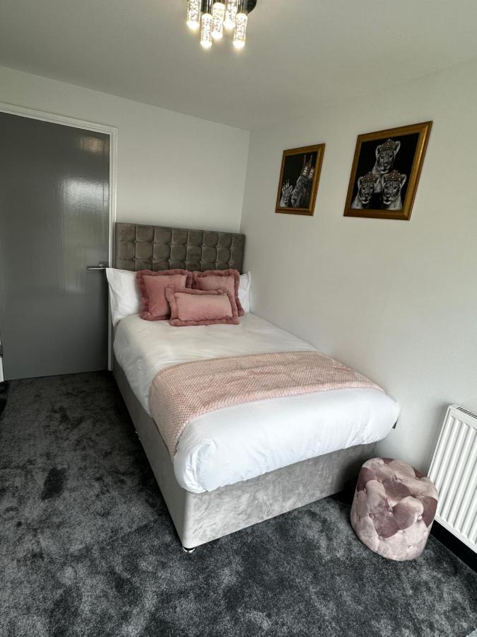 Two Bed Apartment With Balcony Slough,Windsor,Legoland Экстерьер фото