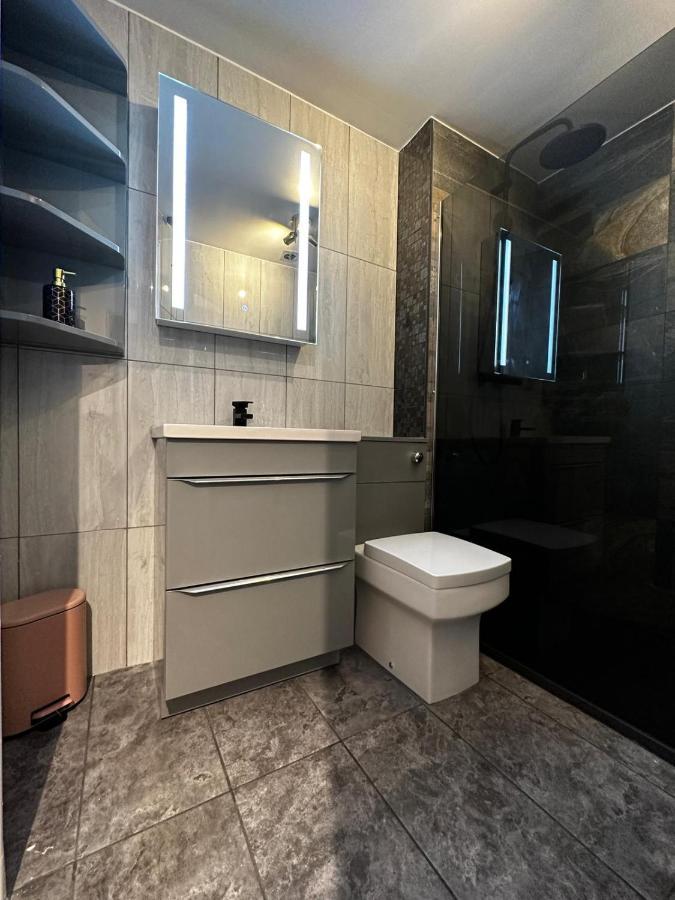 Two Bed Apartment With Balcony Slough,Windsor,Legoland Экстерьер фото